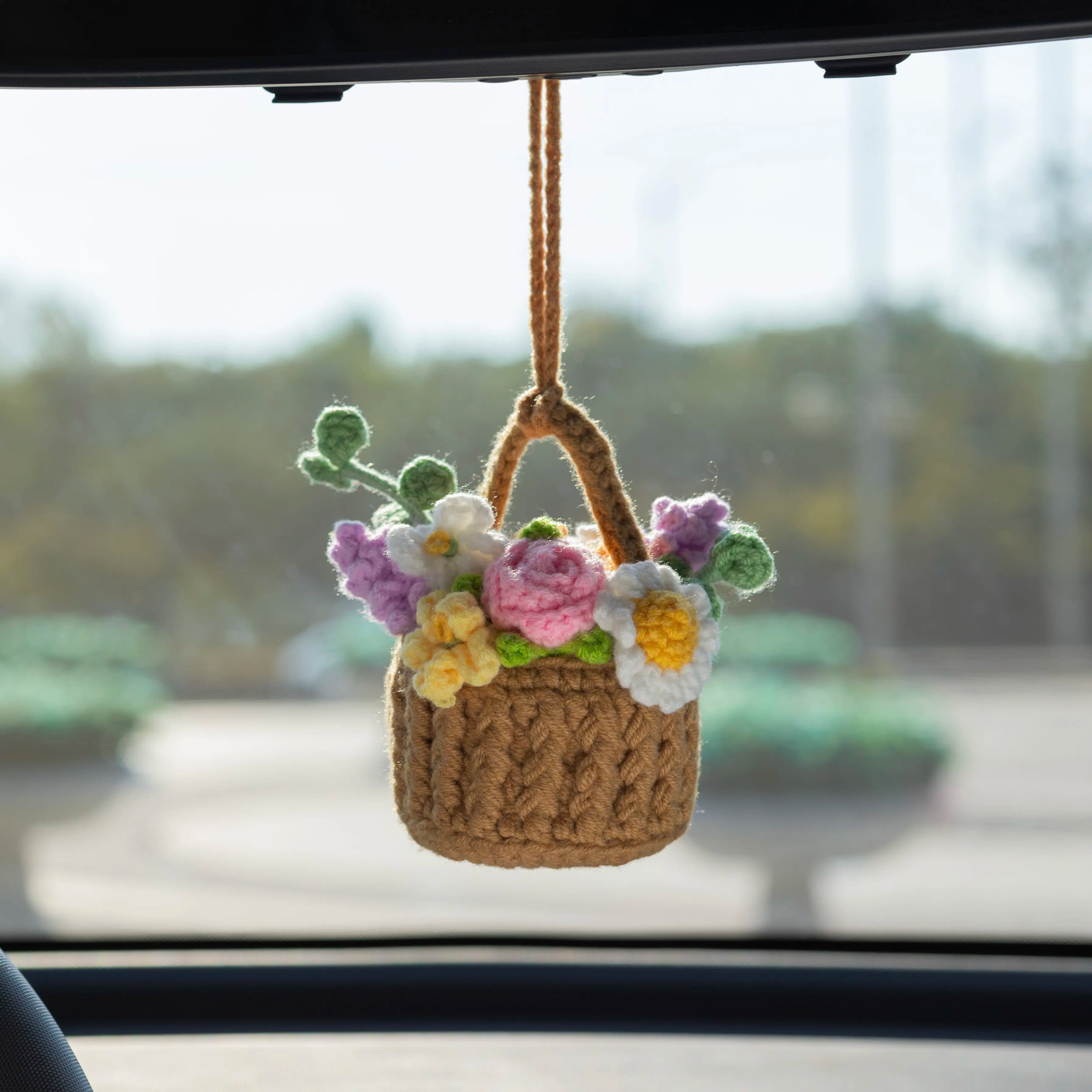 Crochet Hanging Flower Basket with Daisy & Greenery